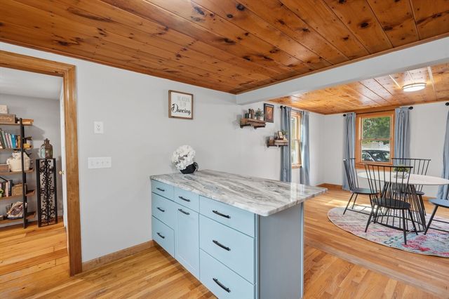 21 Pembroke St, Kingston, MA 02364