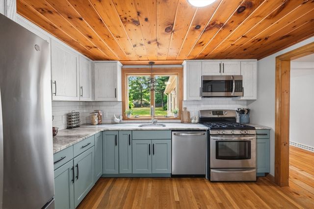 21 Pembroke St, Kingston, MA 02364