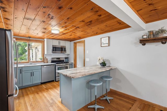 21 Pembroke St, Kingston, MA 02364