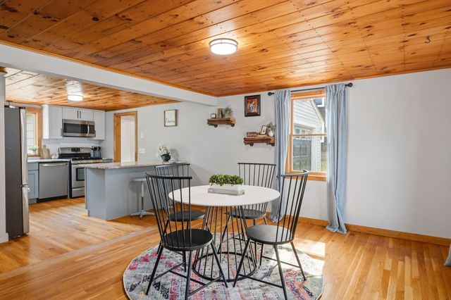 21 Pembroke St, Kingston, MA 02364