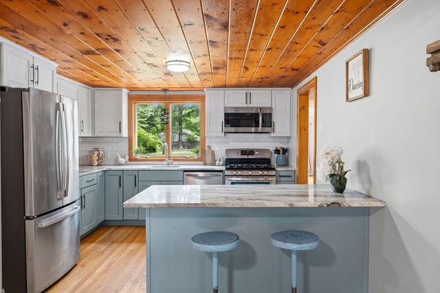 21 Pembroke St, Kingston, MA 02364