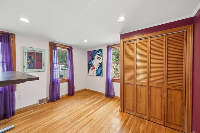21 Pembroke St, Kingston, MA 02364