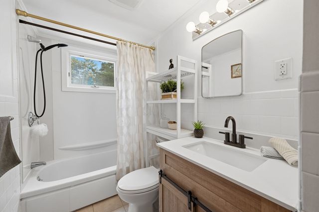 21 Pembroke St, Kingston, MA 02364