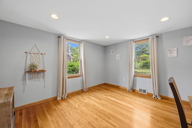 21 Pembroke St, Kingston, MA 02364