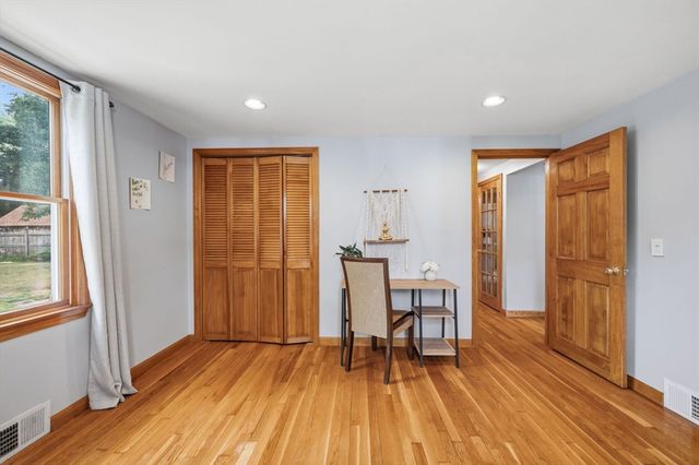 21 Pembroke St, Kingston, MA 02364