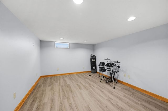 21 Pembroke St, Kingston, MA 02364