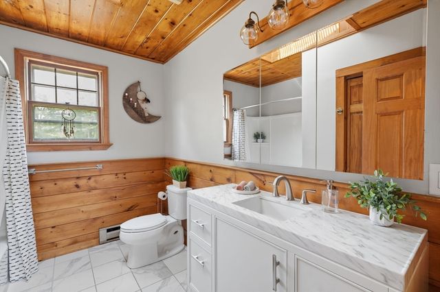 21 Pembroke St, Kingston, MA 02364