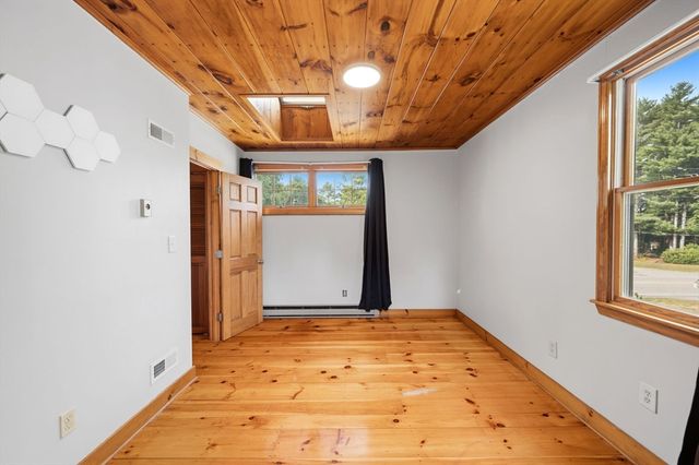 21 Pembroke St, Kingston, MA 02364