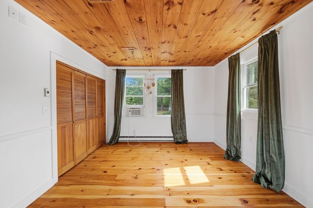 21 Pembroke St, Kingston, MA 02364
