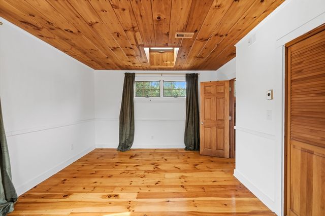 21 Pembroke St, Kingston, MA 02364