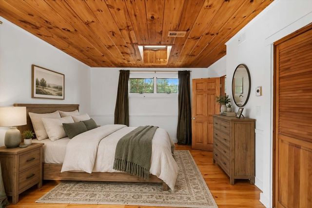 21 Pembroke St, Kingston, MA 02364