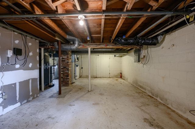 21 Pembroke St, Kingston, MA 02364