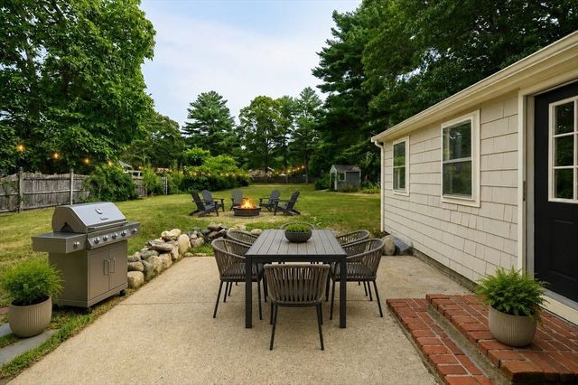 21 Pembroke St, Kingston, MA 02364