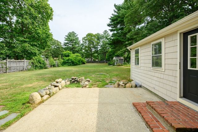 21 Pembroke St, Kingston, MA 02364