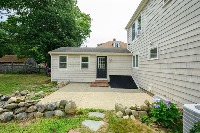 21 Pembroke St, Kingston, MA 02364