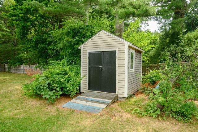 21 Pembroke St, Kingston, MA 02364