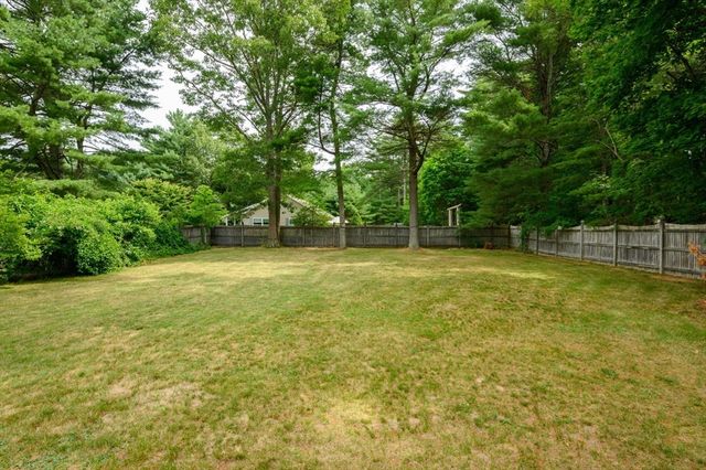 21 Pembroke St, Kingston, MA 02364