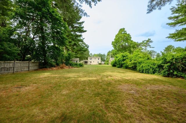 21 Pembroke St, Kingston, MA 02364
