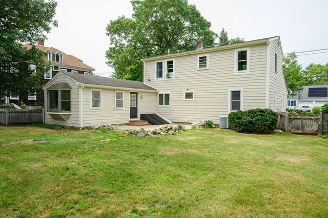 21 Pembroke St, Kingston, MA 02364