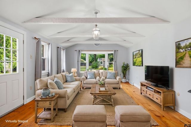 21 Pembroke St, Kingston, MA 02364