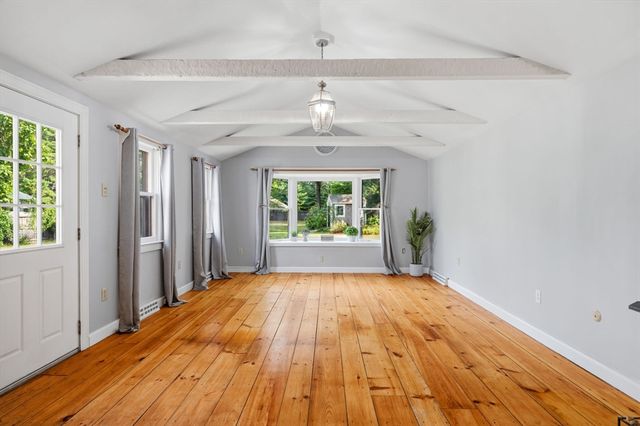 21 Pembroke St, Kingston, MA 02364
