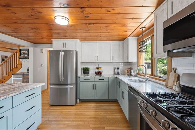 21 Pembroke St, Kingston, MA 02364