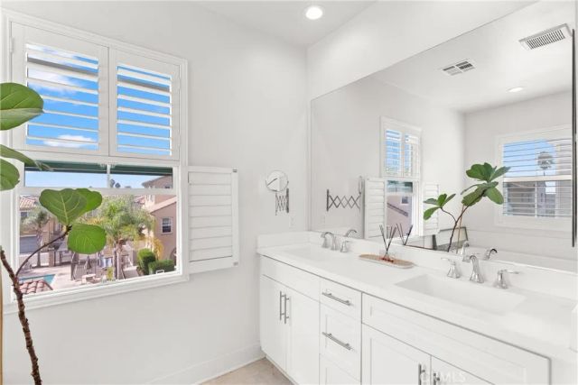 710 W Tribella Court, Santa Ana, CA 92703