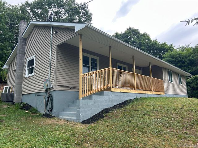 10 Diviesti Drive, Marlboro, NY 12542