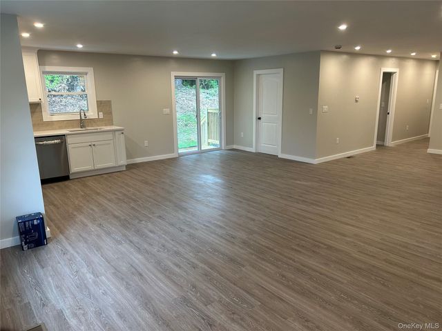 10 Diviesti Drive, Marlboro, NY 12542