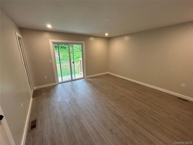 10 Diviesti Drive, Marlboro, NY 12542