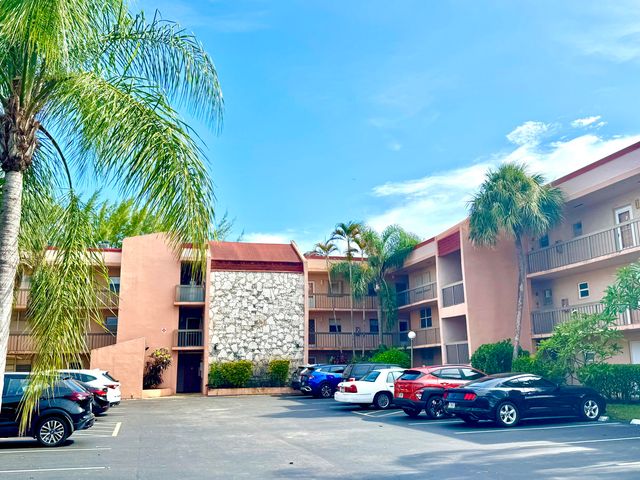 3040 Holiday Springs Boulevard 106, Margate, FL 33063
