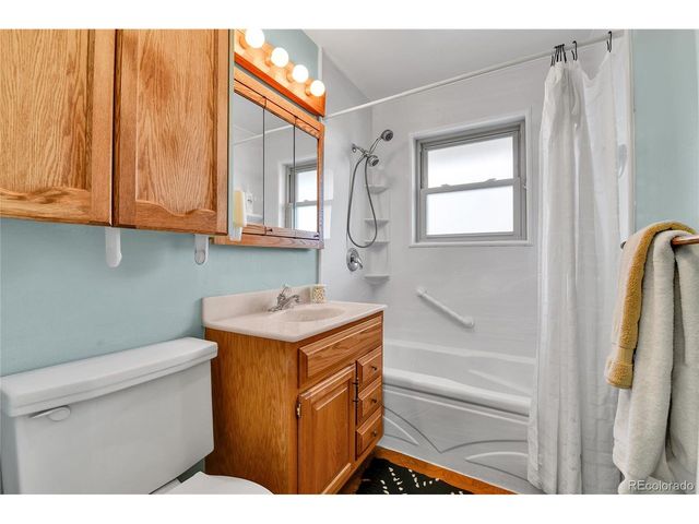 398 S Queen Cir, Lakewood, CO 80226