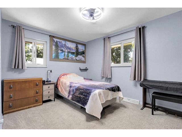 398 S Queen Cir, Lakewood, CO 80226