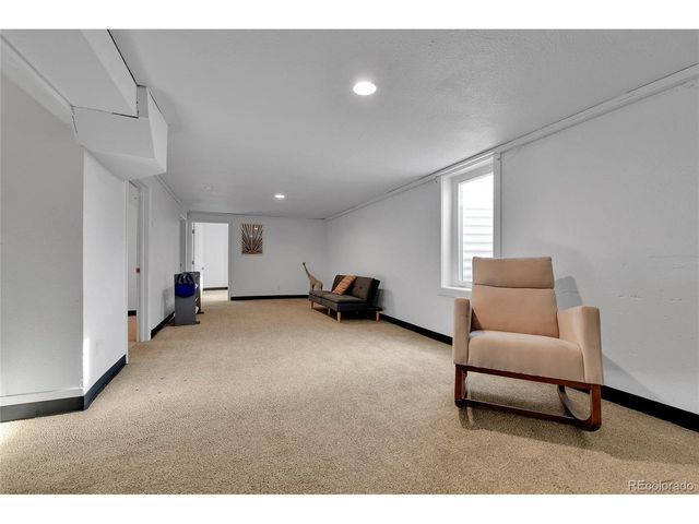 398 S Queen Cir, Lakewood, CO 80226