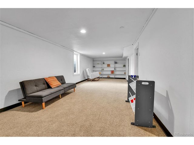 398 S Queen Cir, Lakewood, CO 80226