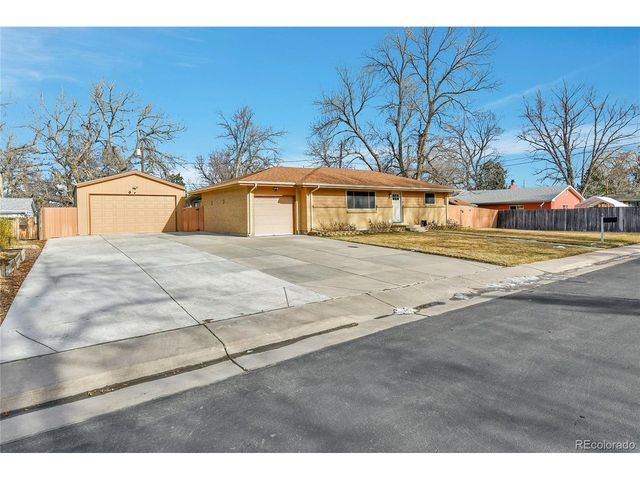 398 S Queen Cir, Lakewood, CO 80226