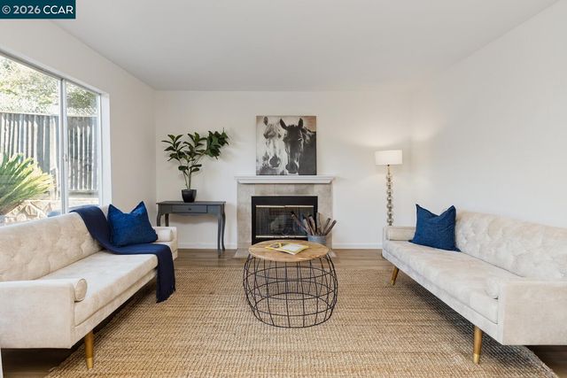 592 Ross, Martinez, CA 94553