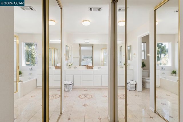 592 Ross, Martinez, CA 94553