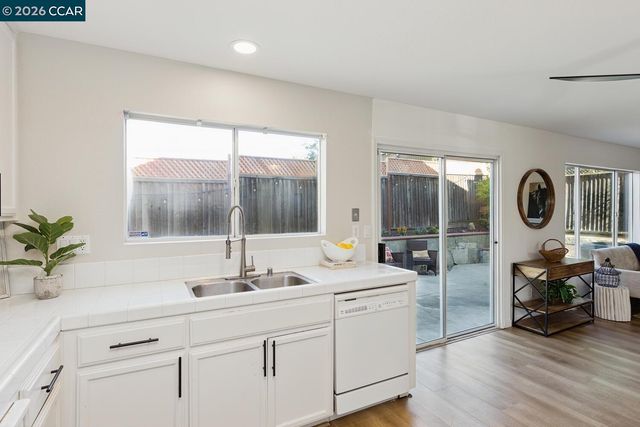 592 Ross, Martinez, CA 94553