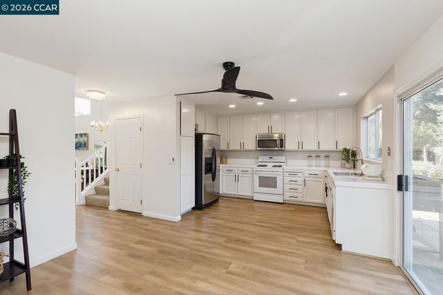 592 Ross, Martinez, CA 94553