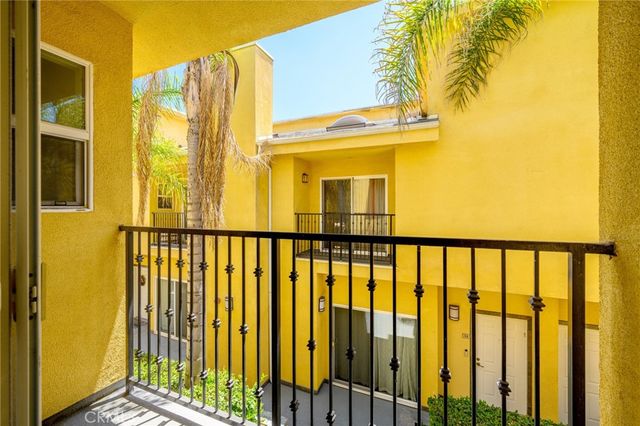 5521 Kester Avenue 23, Sherman Oaks, CA 91411