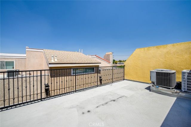 5521 Kester Avenue 23, Sherman Oaks, CA 91411
