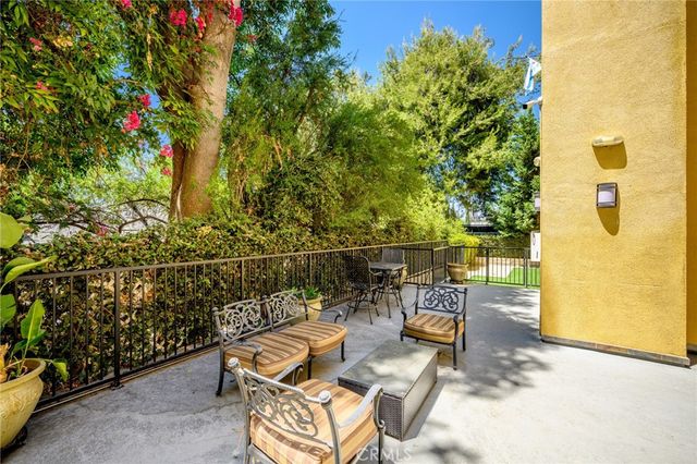 5521 Kester Avenue 23, Sherman Oaks, CA 91411