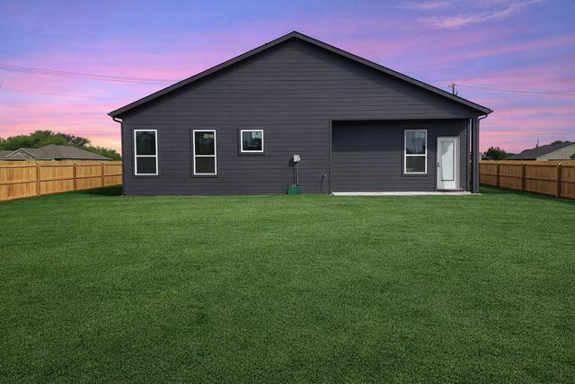 1206 Gannon Lane, Desoto, TX 75115