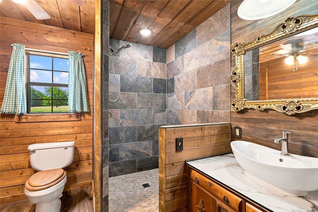 1549 County Road 2130, Telephone, TX 75488