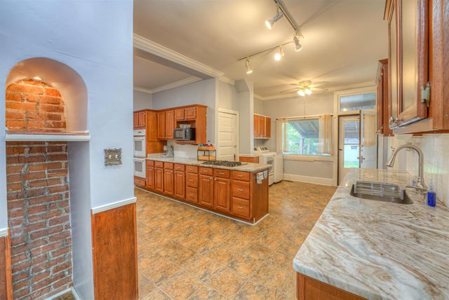 30 S BARKSDALE ST, Memphis, TN 38104