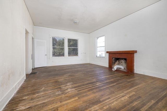 120 S G Street, Tulare, CA 93274