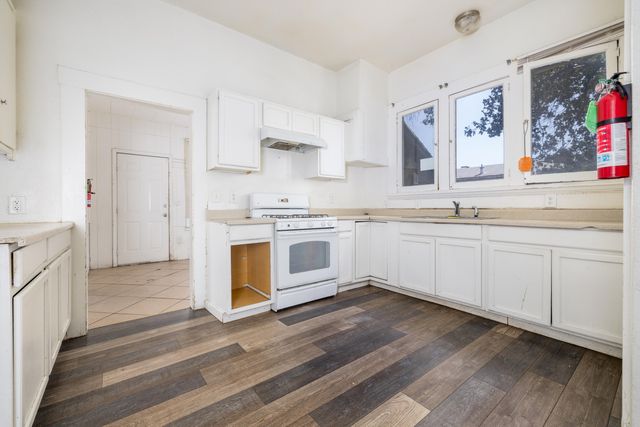 120 S G Street, Tulare, CA 93274