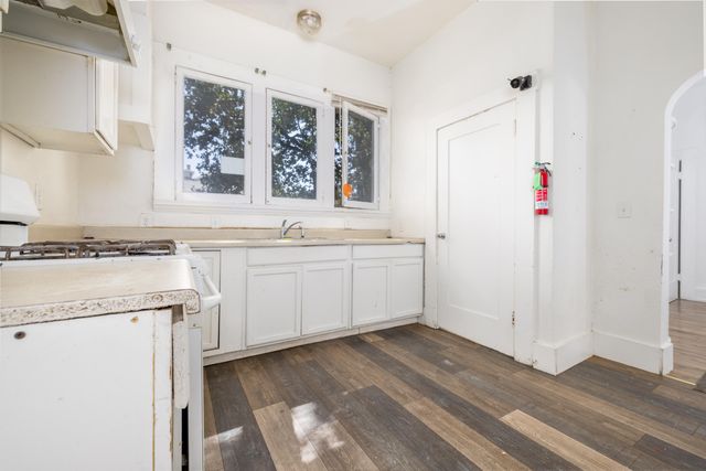 120 S G Street, Tulare, CA 93274