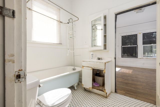 120 S G Street, Tulare, CA 93274